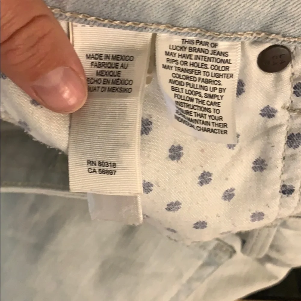 Lucky brand distressed Lolita capri jeans!